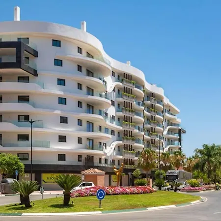Keywise Family Luxury Infinity & Golf Apartment *