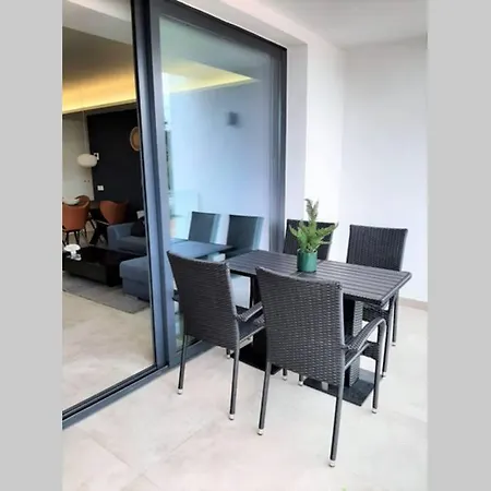 Keywise Family Luxury Infinity & Golf Apartment