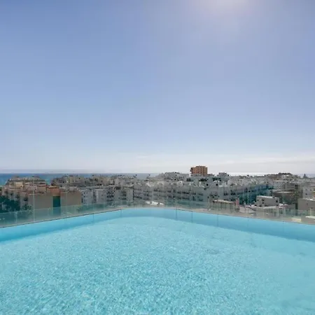 Keywise Family Luxury Infinity & Golf Apartment