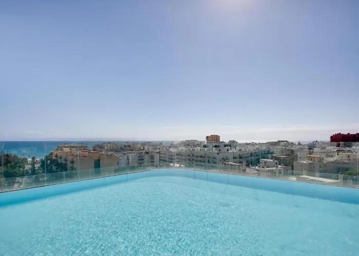 Keywise Family Luxury Infinity & Golf Apartment